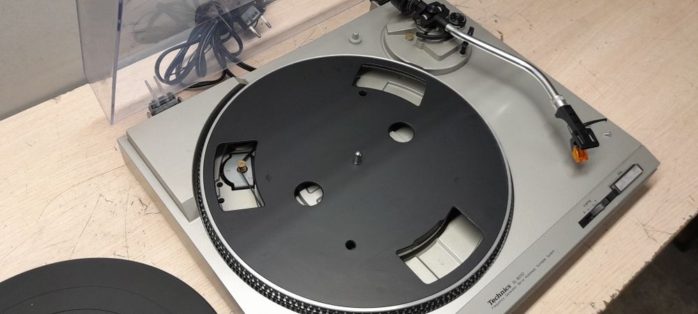 Gramofon Technics SL-B202