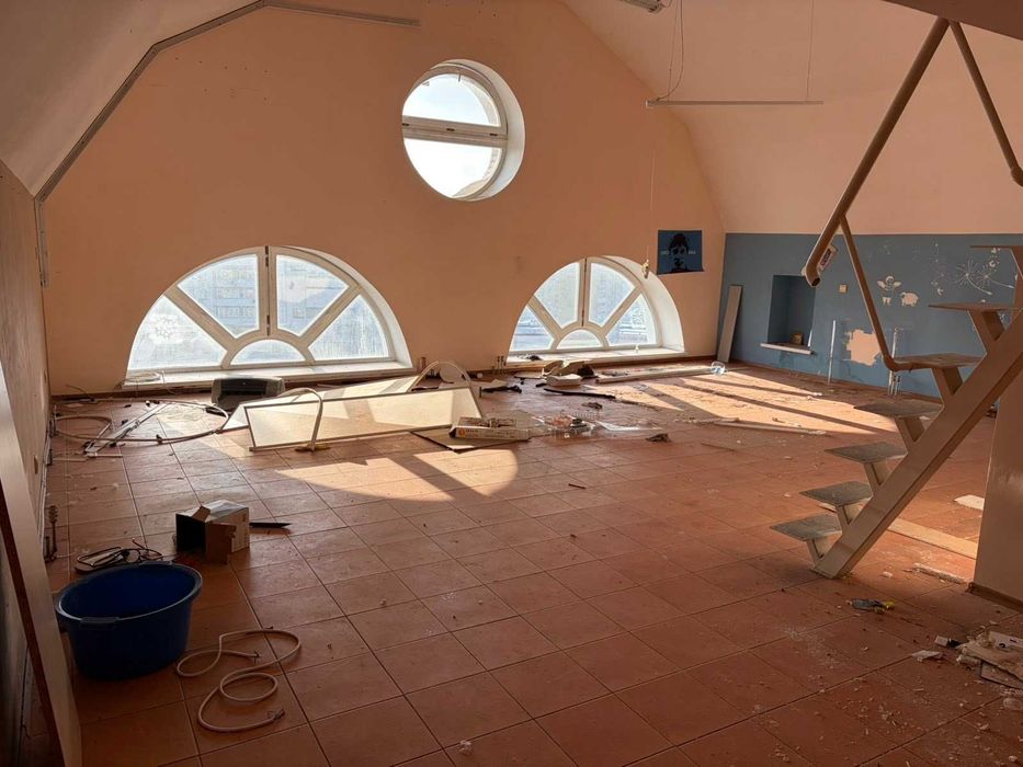 Видовий Loft-простір 92 м² з терасою , метро Мінська , Для офісу, студії або проживання. Без %.