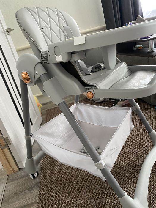 Стільчик для годування