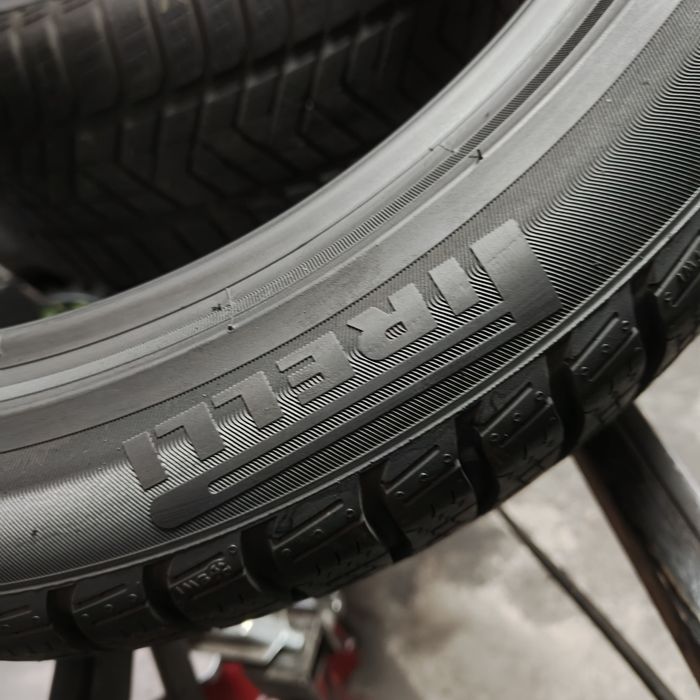 245/40/19 Pirelli Winter z 2024 roku