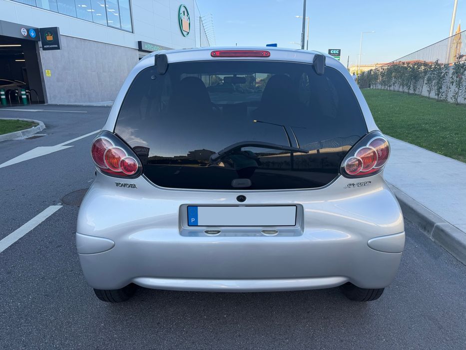 Toyota Aygo - Caixa Automática c/ GPS e CarPlay