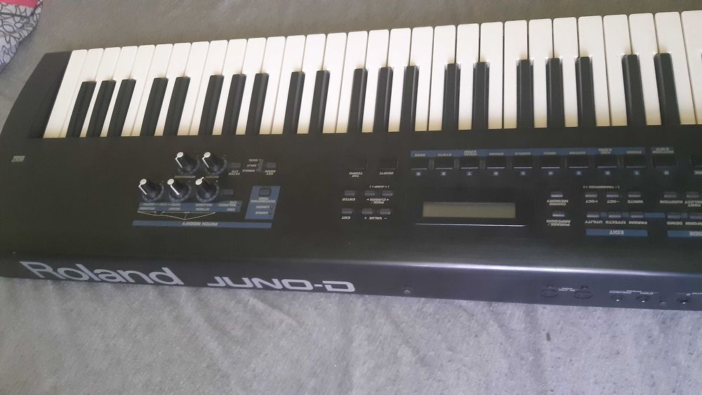 Roland Juno D - syntezator + pokrowiec + oryginalny zasilacz