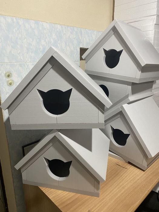 Будиночки для котів та невеликих собак