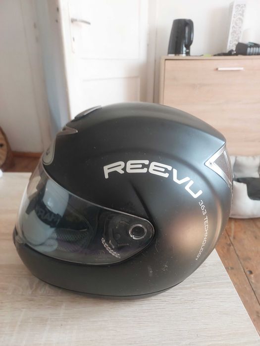 Kask motocyklowy reevu z lusterkiem