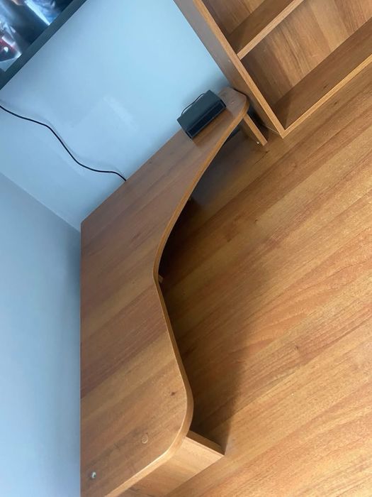 Biurko z płyty wiórowej