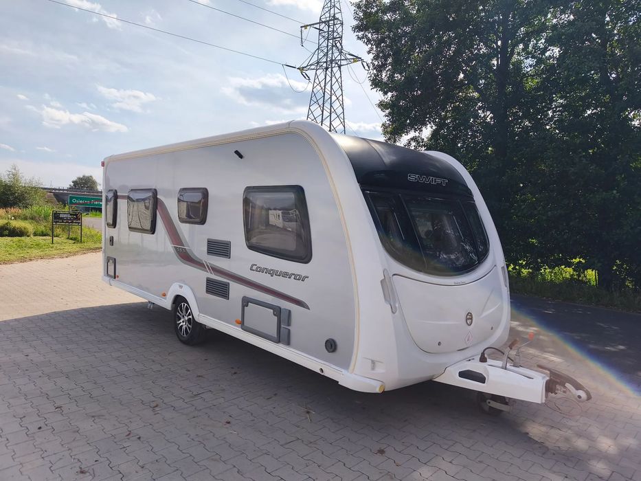 SWIFT CONQUEROR 565  Premium Srebrna Piekna Przyczepa Alkantara