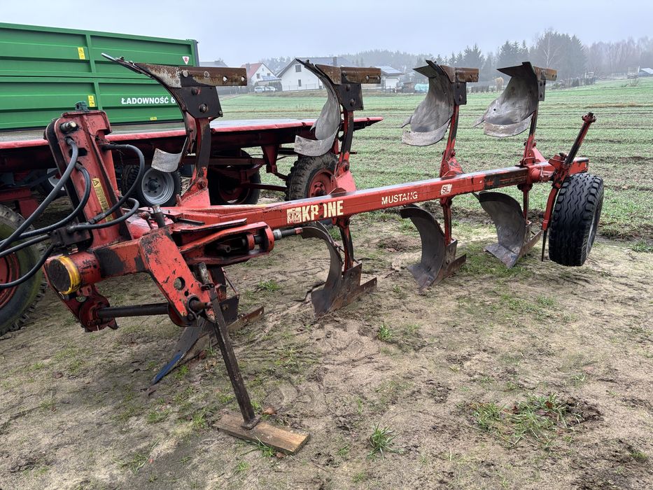 Pług obrotowy Krone. Pług Krone .pług 4skibowy