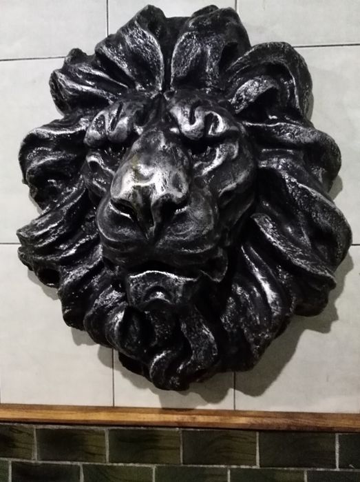 Голова льва лепнина барельеф