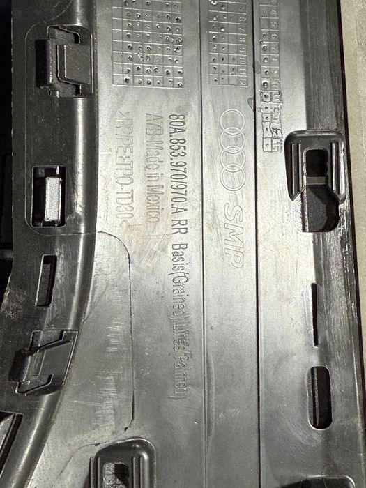 Молдінг двері задня права audi q5 80a