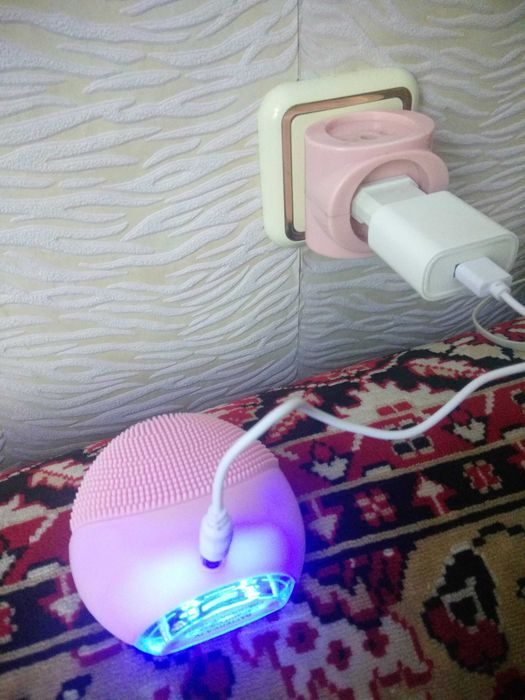 Імпульсний пристрій для очищення обличчя Glow