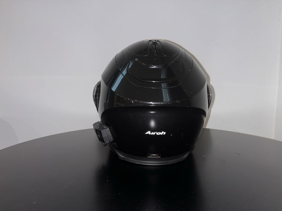 Capacete Airoh modular com intercomunicador
