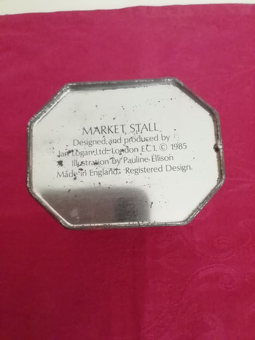 Lata inglesa, antiga, vazia