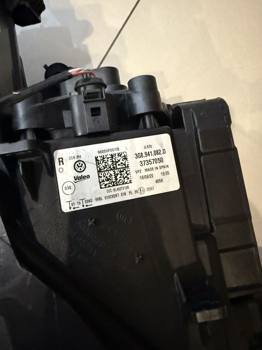 Lampa leflektor vw arteon prawy