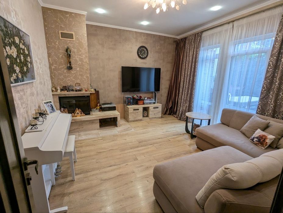 Продам будинок в центрі поблизу парку