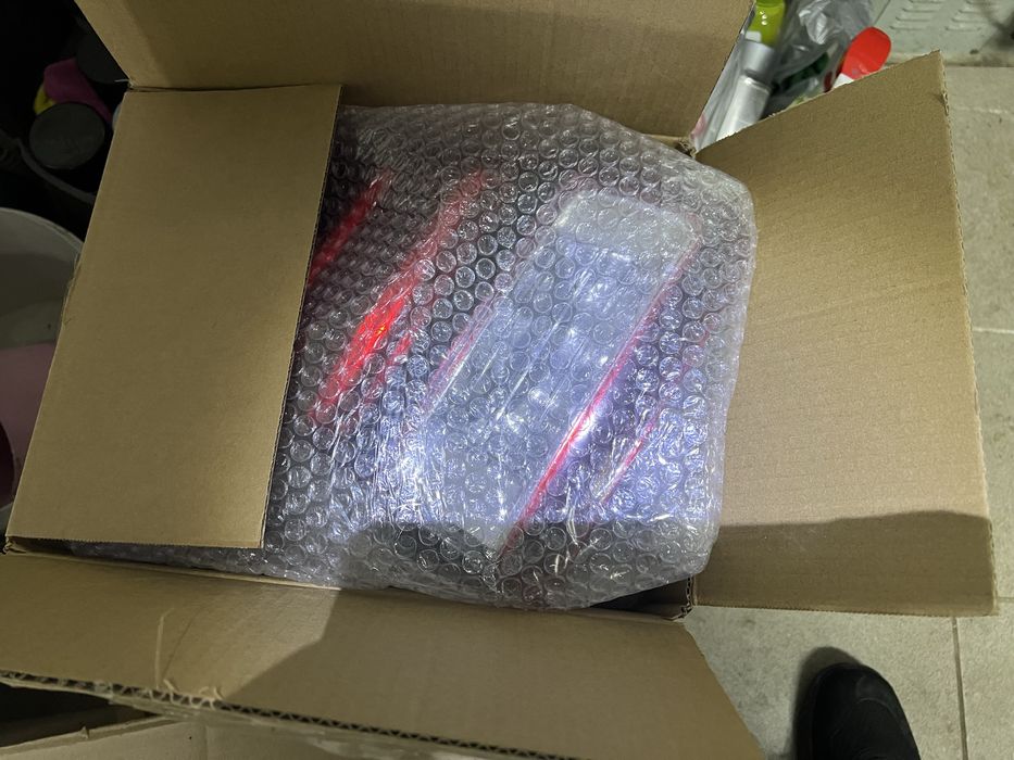 Продаю НОВІ задні рестайлінгові діодні фари на Лексус Лх 470