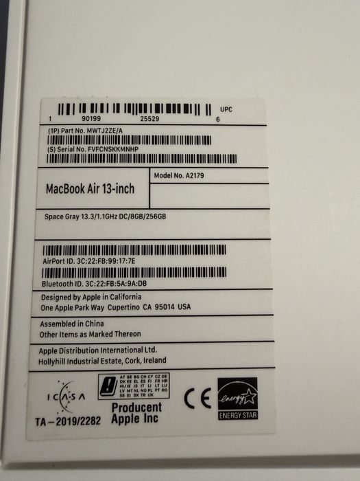 Sprzadam Macbook Air 2020, stan b dobry