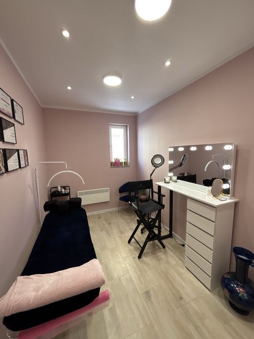 Wynajmę wyposażone stanowisko kosmetyczne