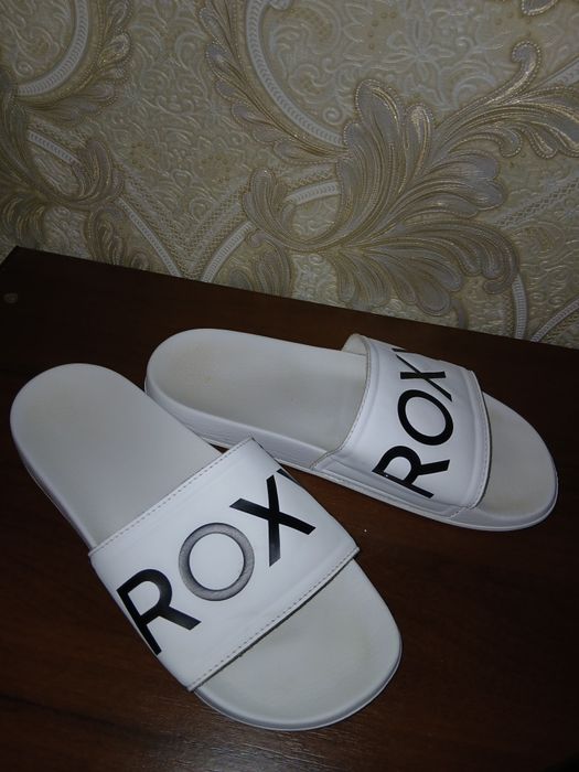 Шльопанці ROXY білого кольору ,розмір 39