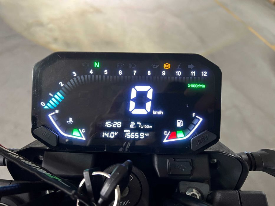 VOGE 125R 125cc - Preta / Vermelha