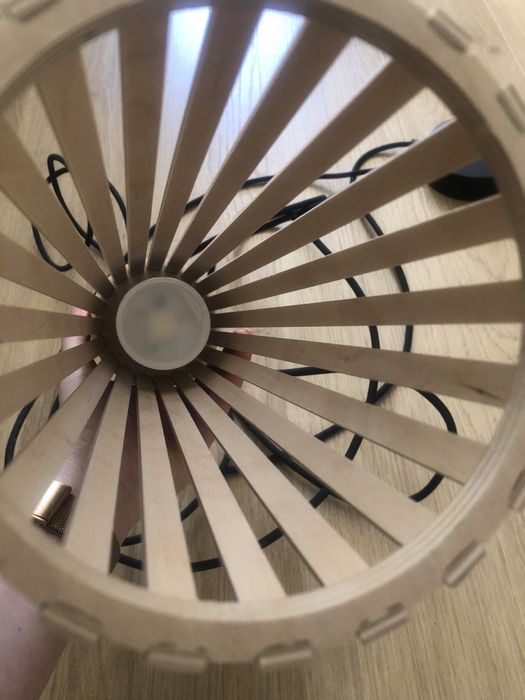 Nowa lampa wisząca drewniana