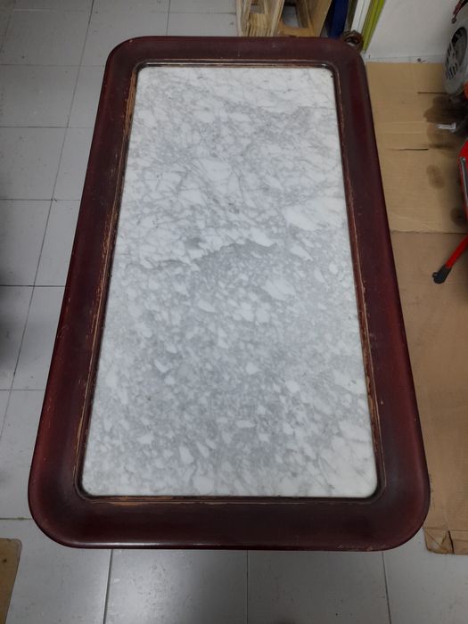 Mesa de centro de estilo com mármore