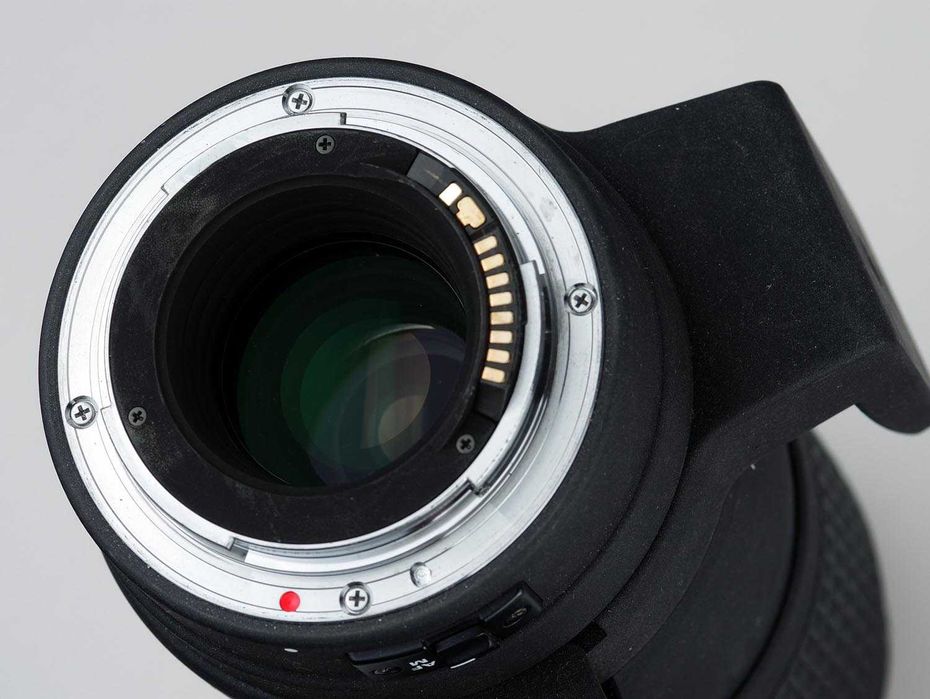 Canon/ Sigma 180mm f/3.5 EX APO Macro HSM IF – якісний макрооб’єктив