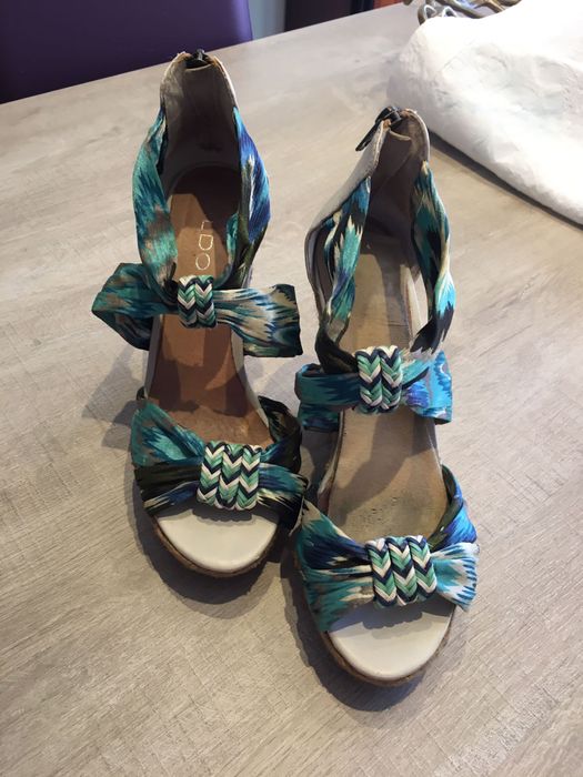 Sandálias Aldo tons de azul