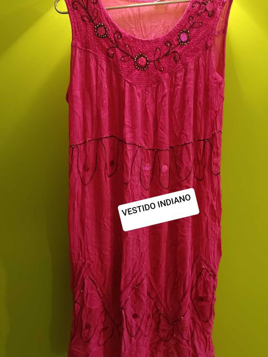 Vestidos de senhora cada 5 euros. Tamanho nas fotos