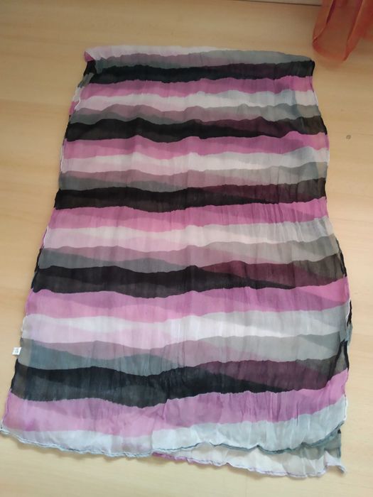 Cienki damski szaliczek