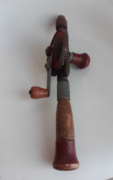 Ferramenta antiga, Furador de Manivela