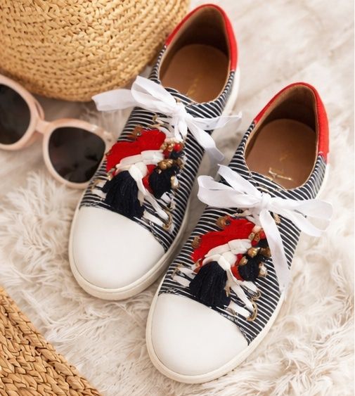 Sapatilhas MLV em tons vermelho, branco e azul