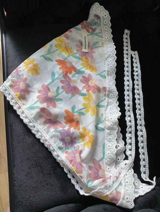 Trójkątna letnia chustka w kwiatki kolorowe bandana nowa