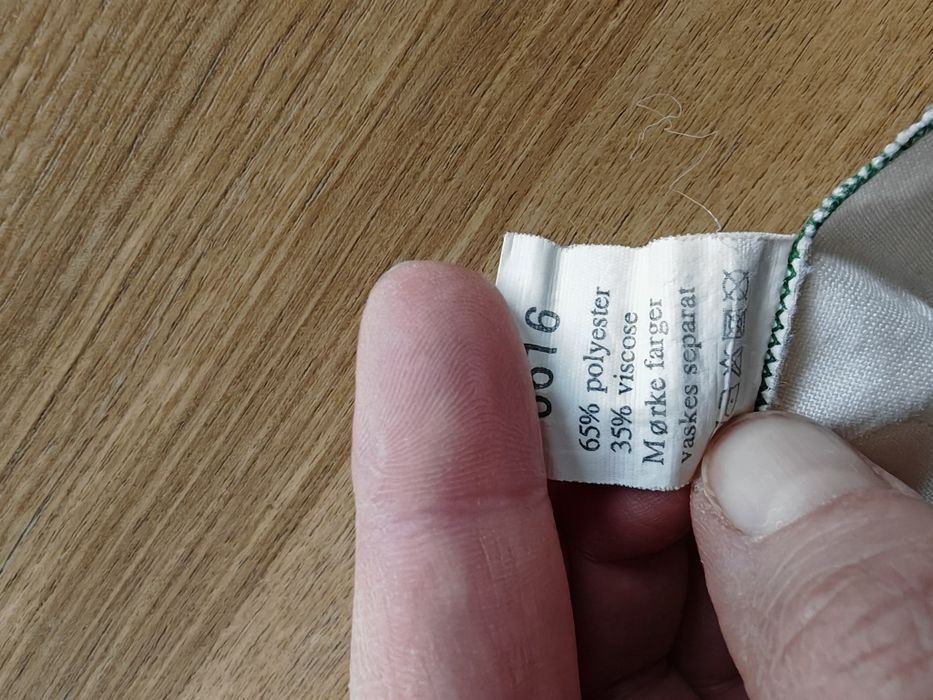 Haftowany obrus świąteczny w ptaki