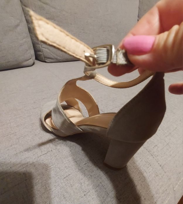 Sandałki na słupku