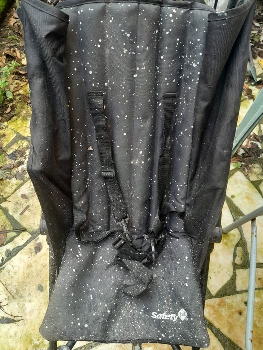 3 carrinhos (tipo bengala) 5 € cada