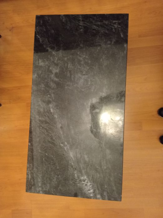 Mesa pequena de apoio