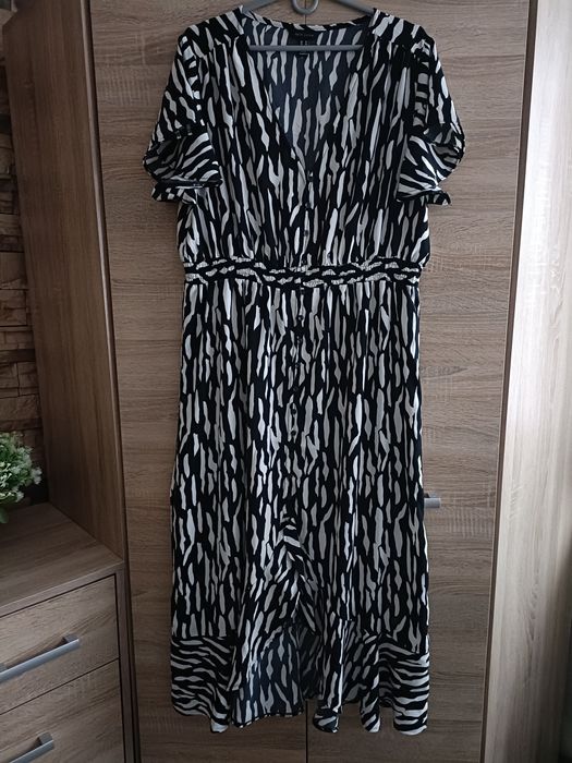 Śliczna długa czarno biała sukienka