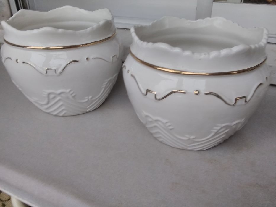 Vasos/Cachepos brancos com dourado