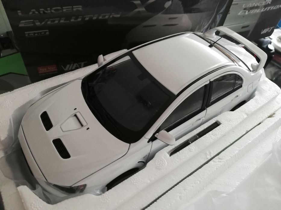 1:18 Mitsubishi Lancer EVO X branco (NOVO)