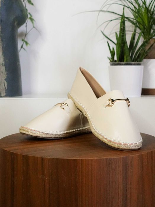 Używane męskie espadryle Truffle Collection, rozmiar 44, kremowe