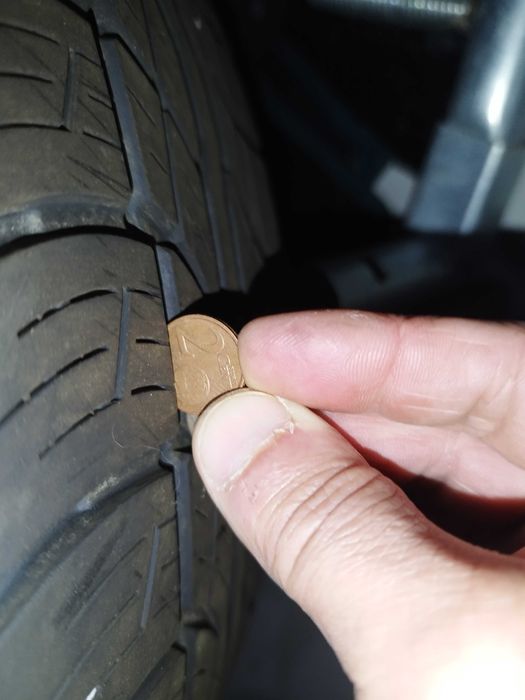 Pneus Bridgestone 235/60R16 100H (SUV)