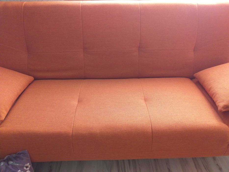 Sofa pomarańczowa