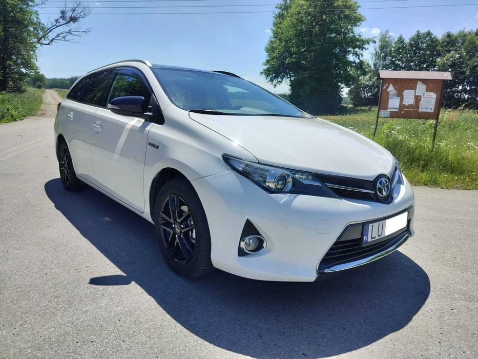 Toyota Auris Hybrid 2015