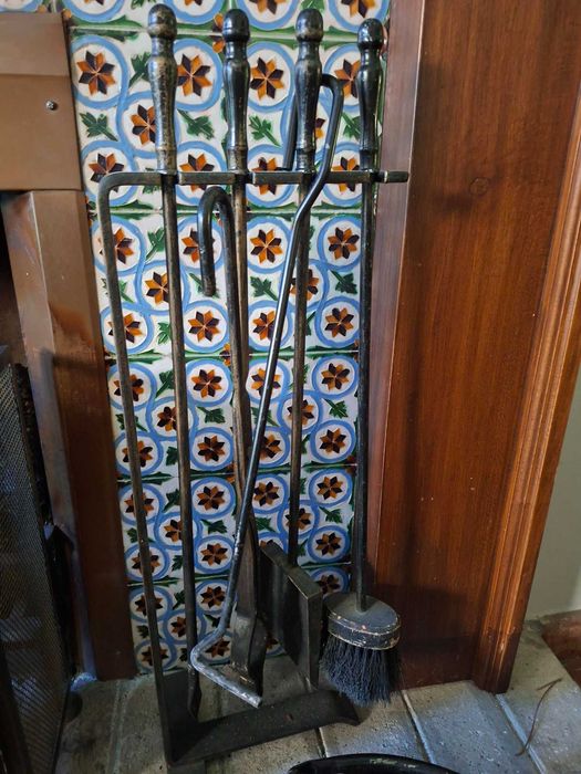 Proteção Lareira e Opcão com acessorios (ferros lareira), como novos