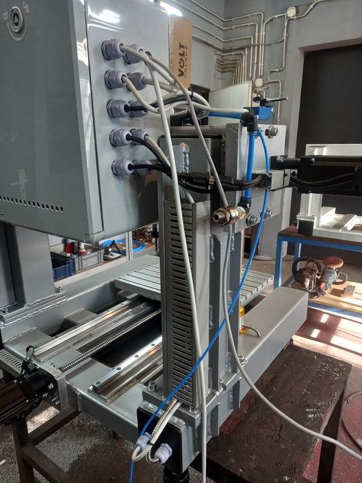 Frezarka CNC do metalu.