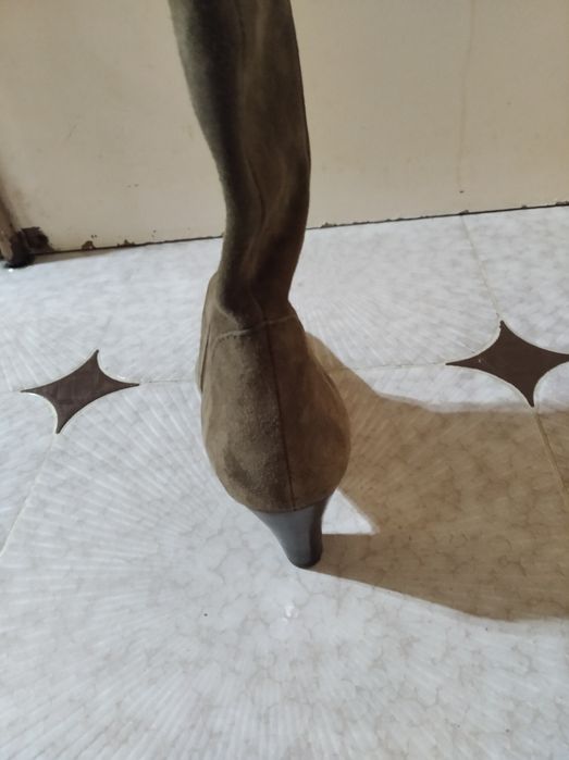 Botas novas em pele 37