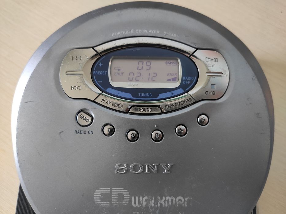 CD плеер Sony Walkman D-FJ61