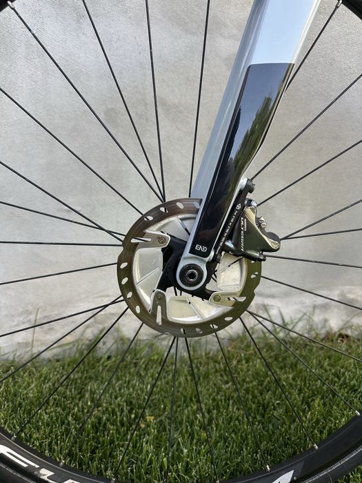 Bicicleta estrada Coluer Invicta Carbono Disco M