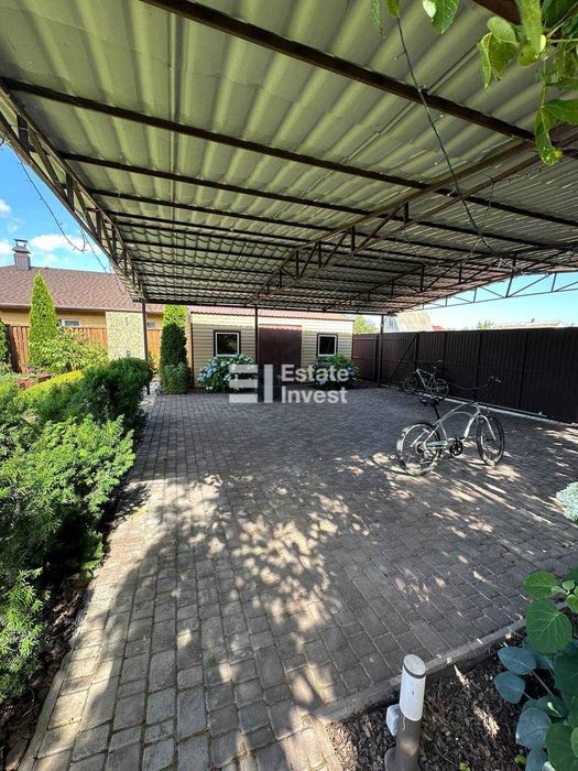 Продаж двоповерхового будинку 200 м² на доглянутій ділянці 12 соток, село Лютіж