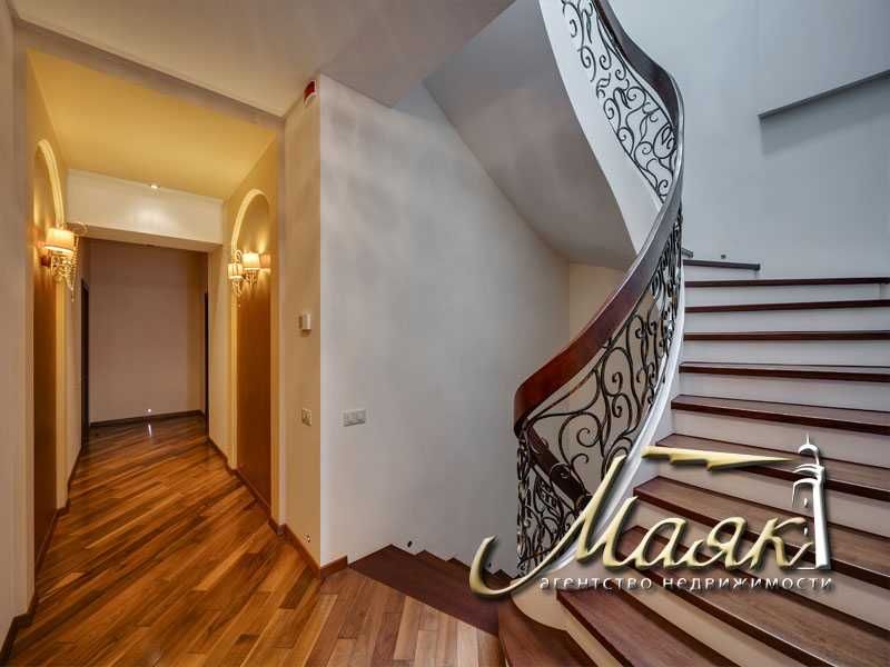 Безупречный дом на Великом Лугу.